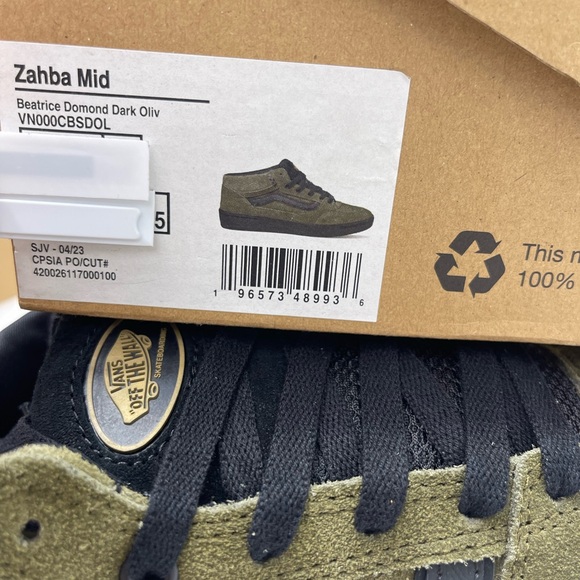 Vans Men’s Zahba Mid
Beatrice Domond Dark Olive Sneakers
VN000CBSDOL - Picture 16 of 16